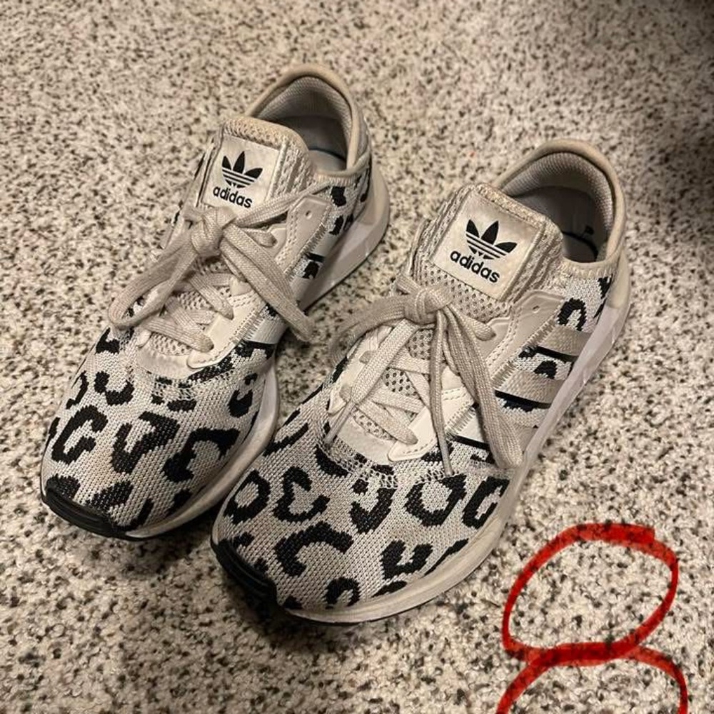 Adidas leopard tennis shoes